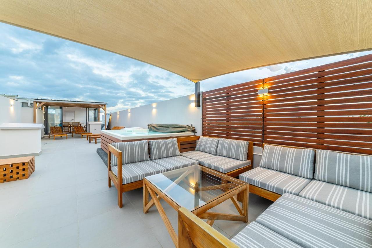 One Bay Residence Unit 15 - Penthouse With Private Roof Top, Jacuzzi And Sea View Grand-Baie Exterior photo