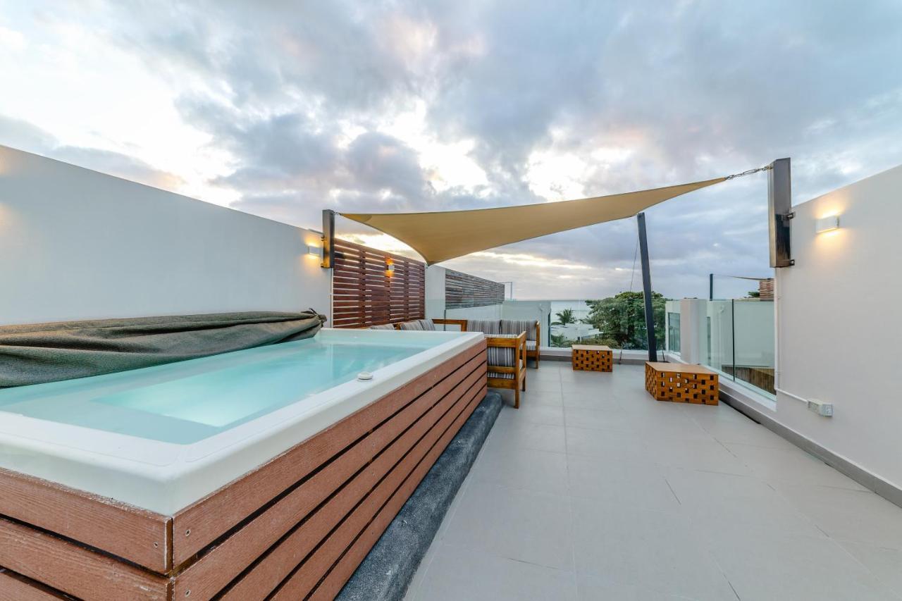 One Bay Residence Unit 15 - Penthouse With Private Roof Top, Jacuzzi And Sea View Grand-Baie Exterior photo