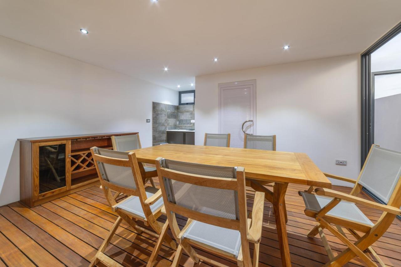 One Bay Residence Unit 15 - Penthouse With Private Roof Top, Jacuzzi And Sea View Grand-Baie Exterior photo