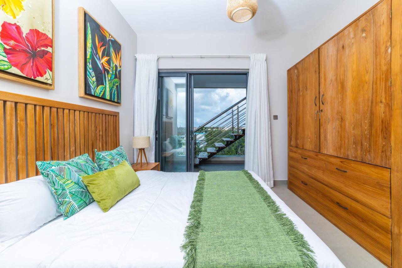 One Bay Residence Unit 15 - Penthouse With Private Roof Top, Jacuzzi And Sea View Grand-Baie Exterior photo