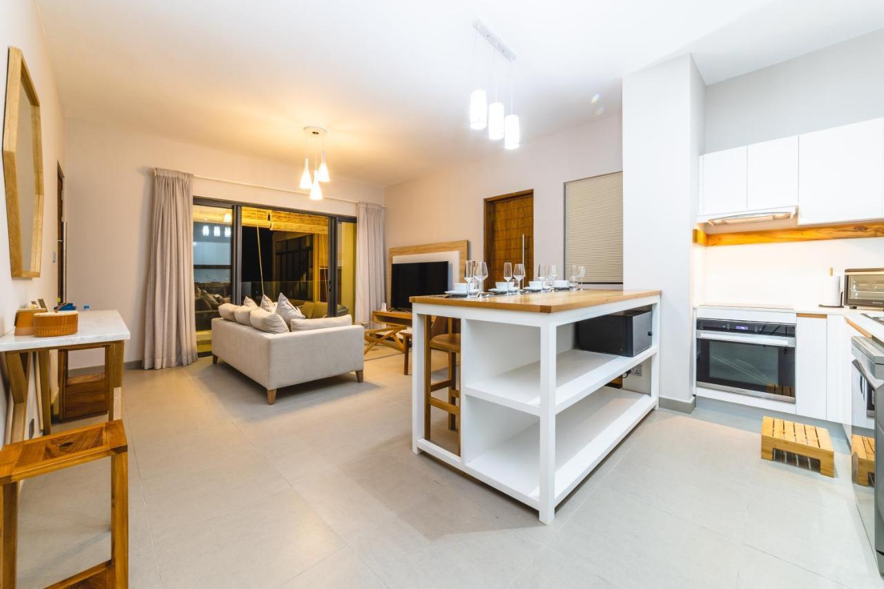 One Bay Residence Unit 15 - Penthouse With Private Roof Top, Jacuzzi And Sea View Grand-Baie Exterior photo