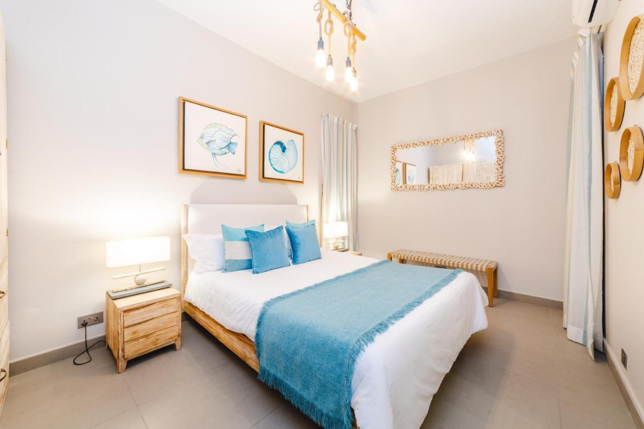 One Bay Residence Unit 15 - Penthouse With Private Roof Top, Jacuzzi And Sea View Grand-Baie Exterior photo