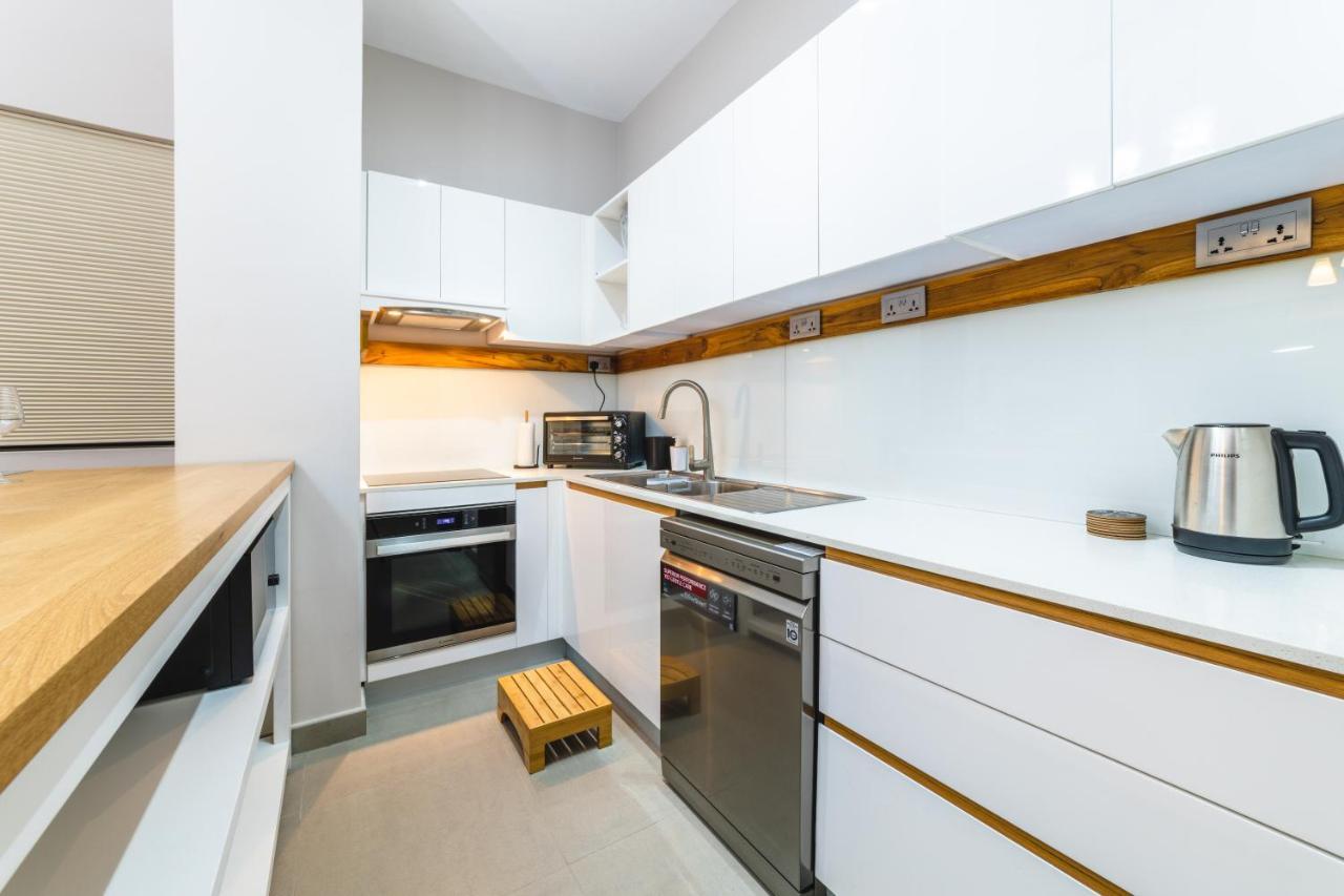 One Bay Residence Unit 15 - Penthouse With Private Roof Top, Jacuzzi And Sea View Grand-Baie Exterior photo