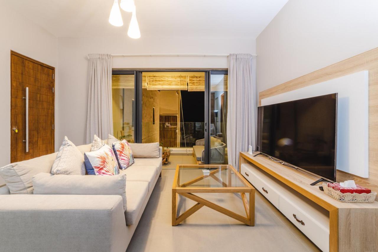 One Bay Residence Unit 15 - Penthouse With Private Roof Top, Jacuzzi And Sea View Grand-Baie Exterior photo