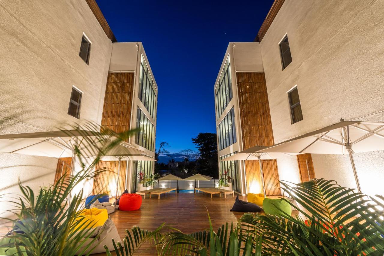 One Bay Residence Unit 15 - Penthouse With Private Roof Top, Jacuzzi And Sea View Grand-Baie Exterior photo